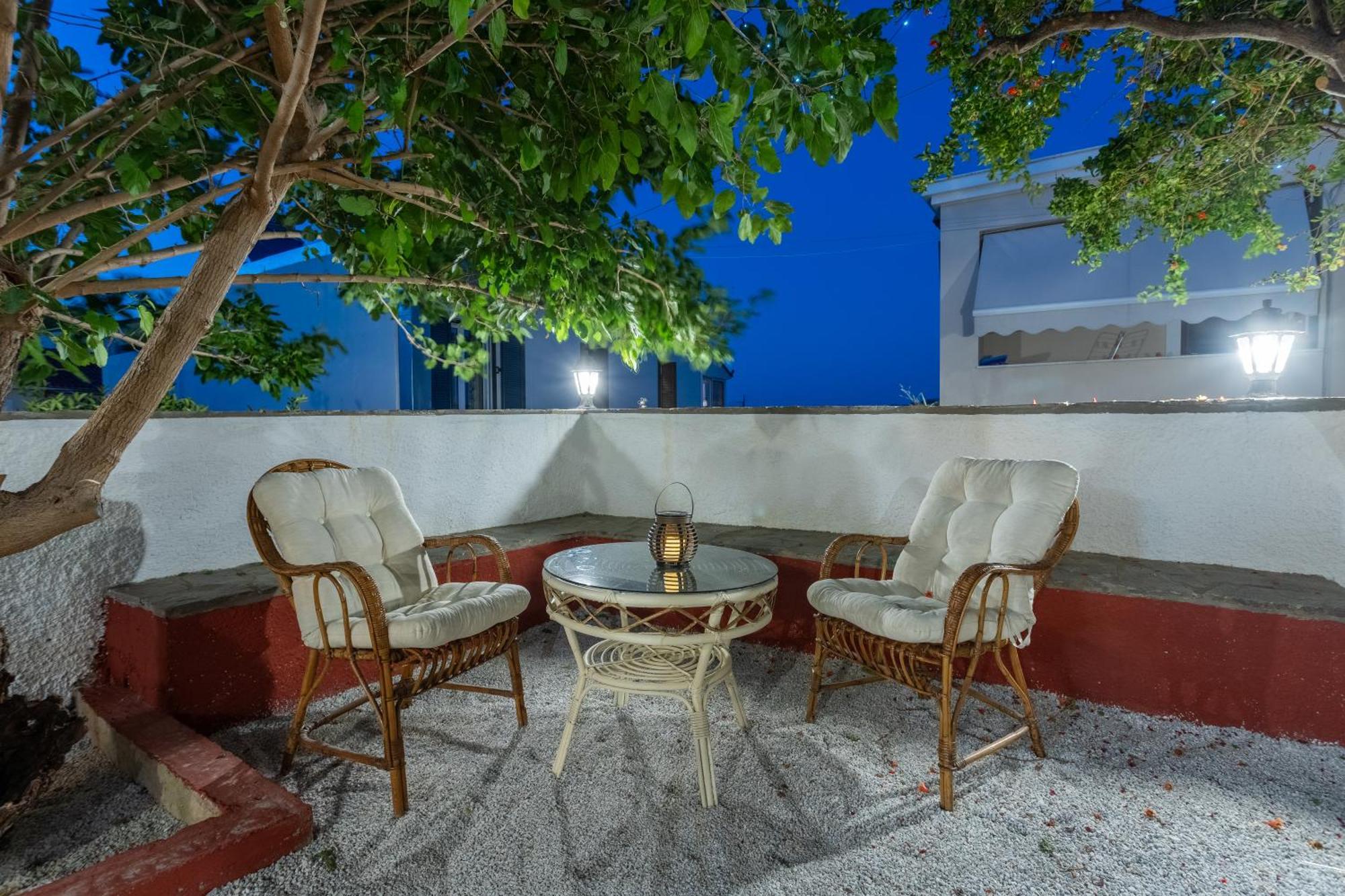 Spacious Home With Yard, Mytilene Lesvos Екстериор снимка