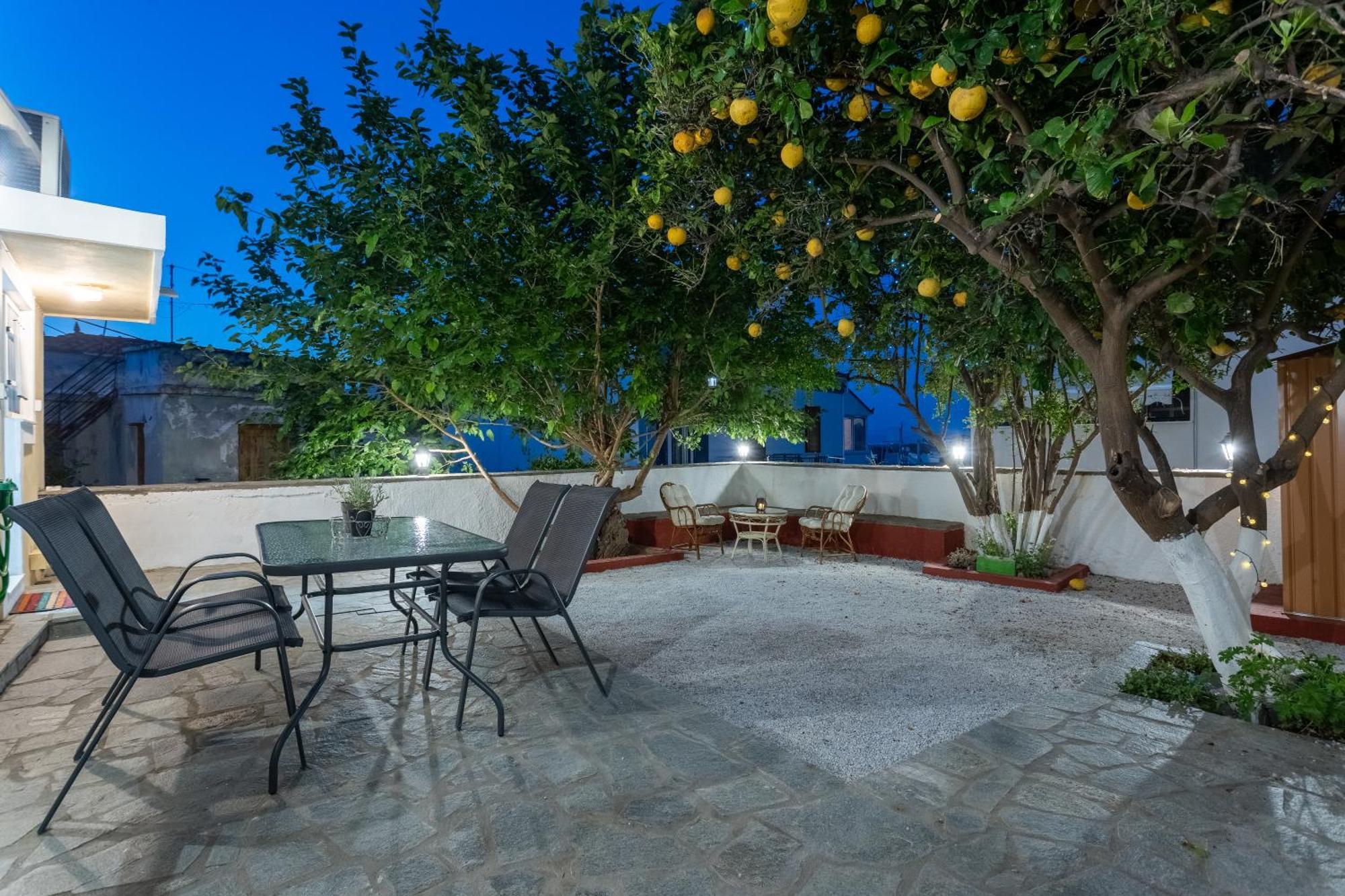 Spacious Home With Yard, Mytilene Lesvos Екстериор снимка