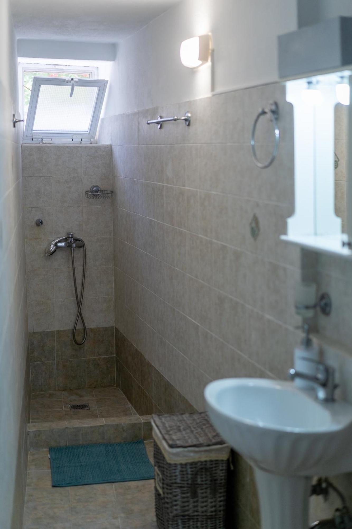 Spacious Home With Yard, Mytilene Lesvos Екстериор снимка