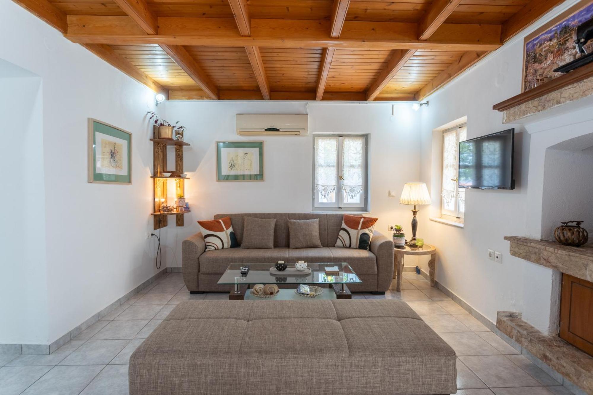 Spacious Home With Yard, Mytilene Lesvos Екстериор снимка