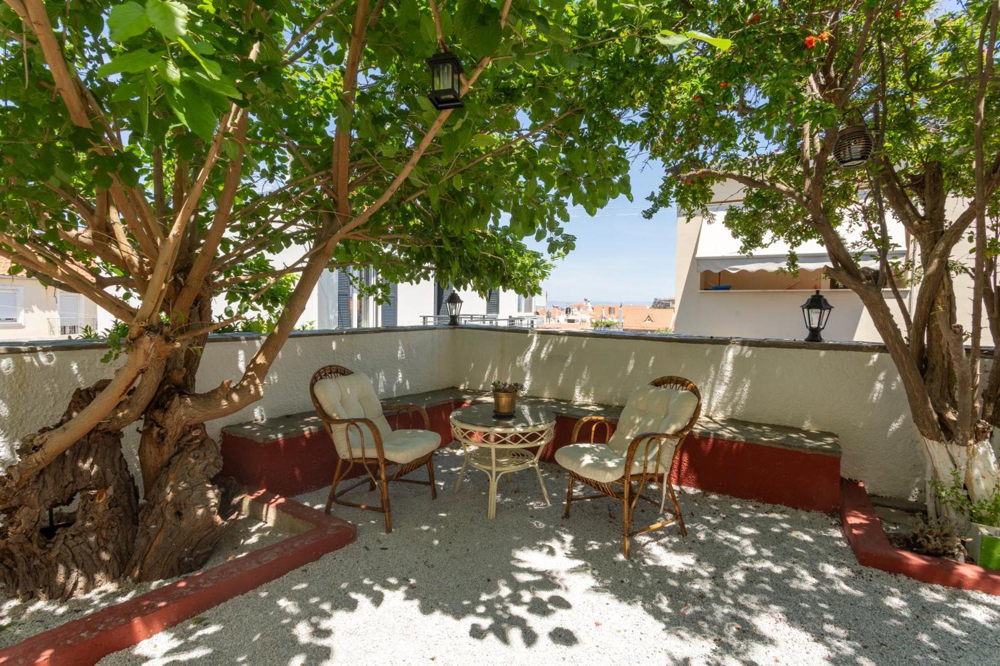Spacious Home With Yard, Mytilene Lesvos Екстериор снимка