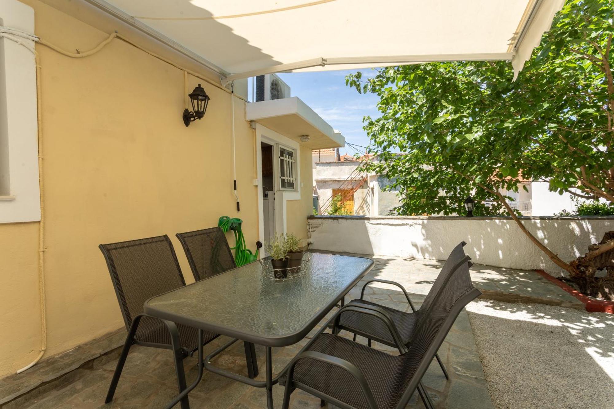 Spacious Home With Yard, Mytilene Lesvos Екстериор снимка