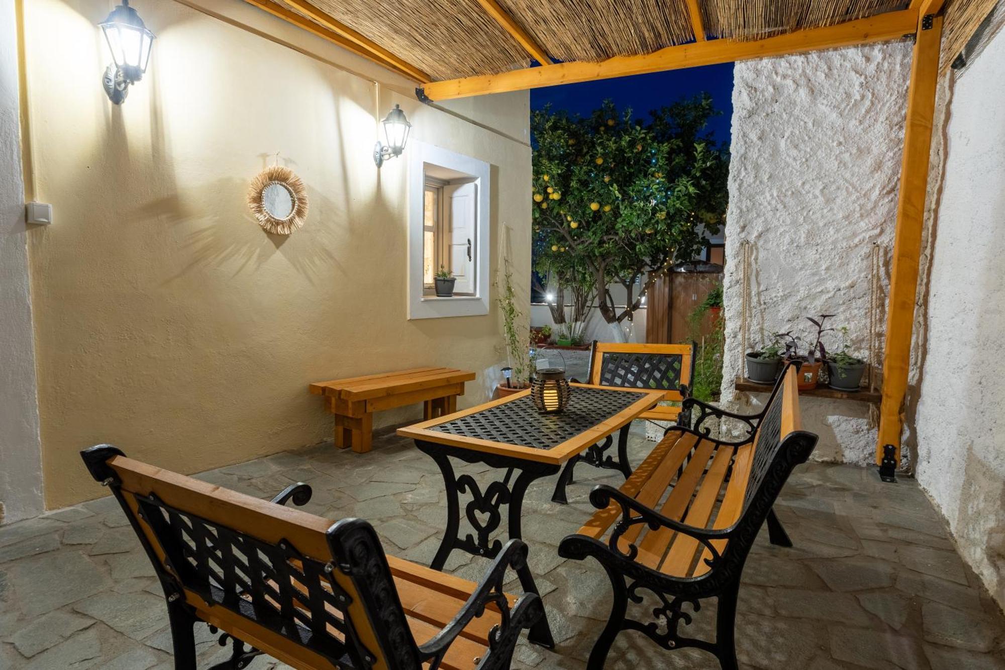Spacious Home With Yard, Mytilene Lesvos Екстериор снимка