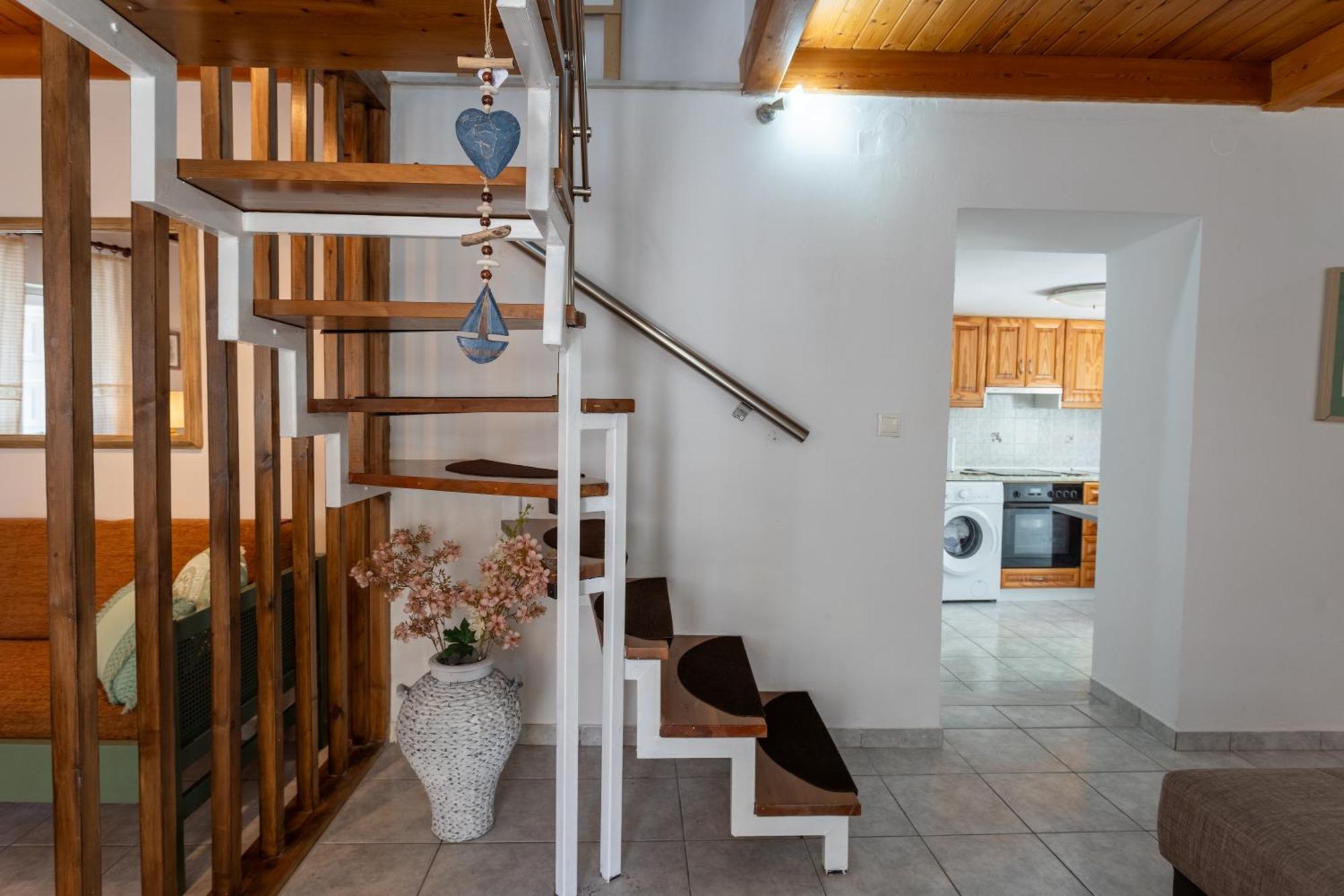 Spacious Home With Yard, Mytilene Lesvos Екстериор снимка