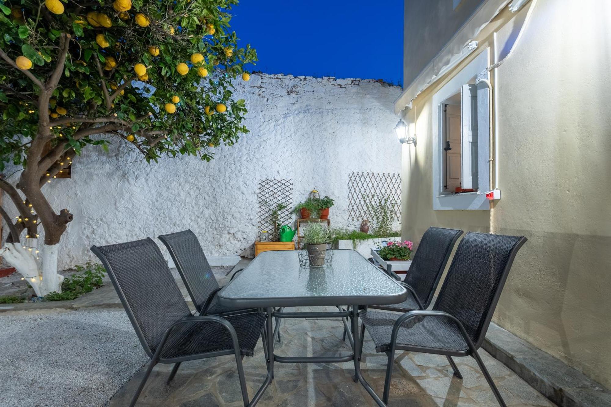 Spacious Home With Yard, Mytilene Lesvos Екстериор снимка
