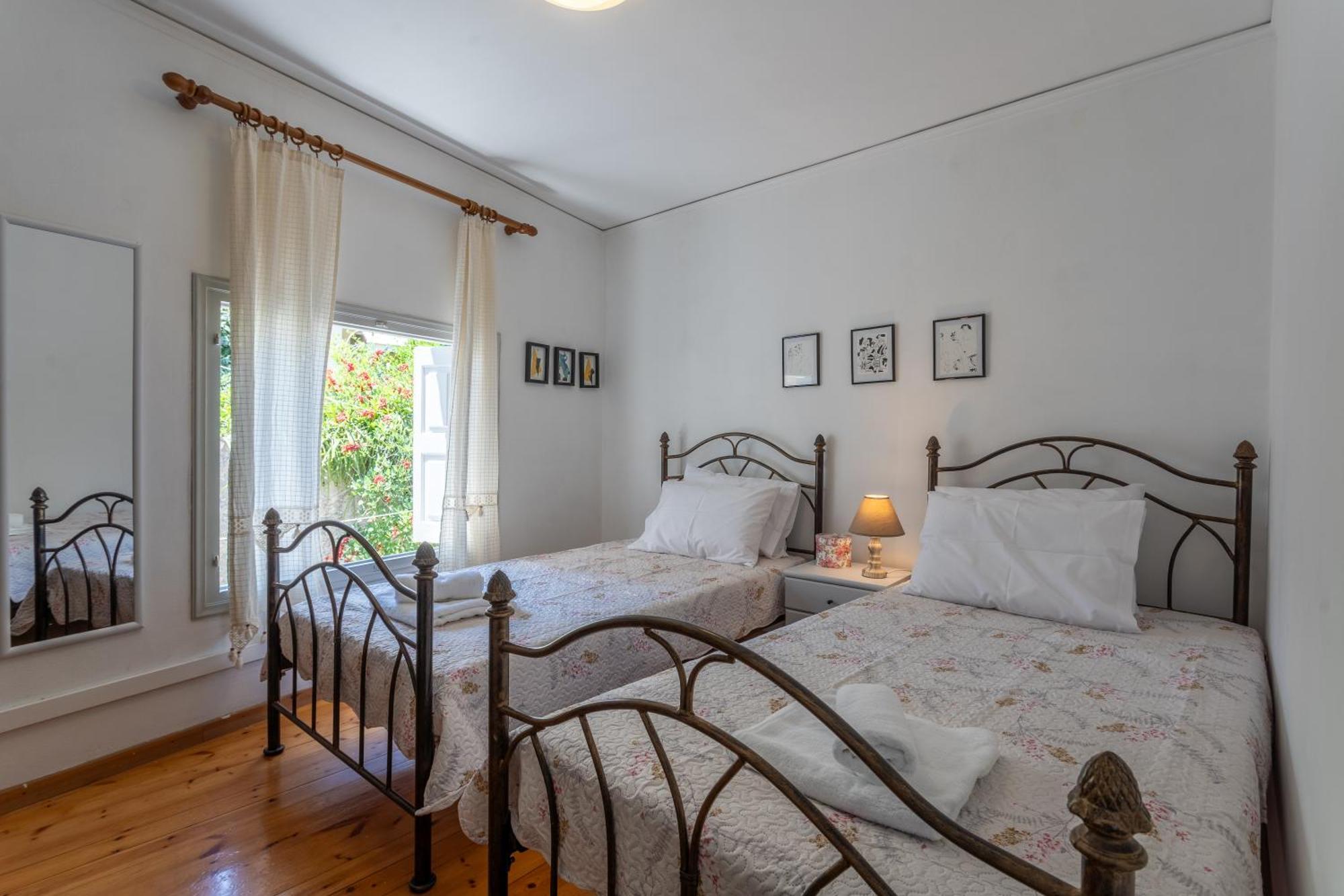 Spacious Home With Yard, Mytilene Lesvos Екстериор снимка