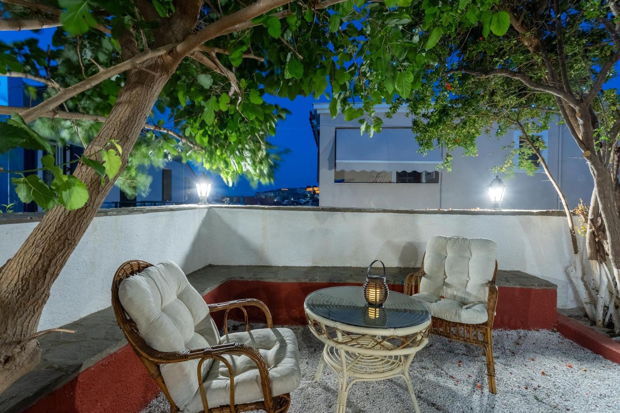 Spacious Home With Yard, Mytilene Lesvos Екстериор снимка