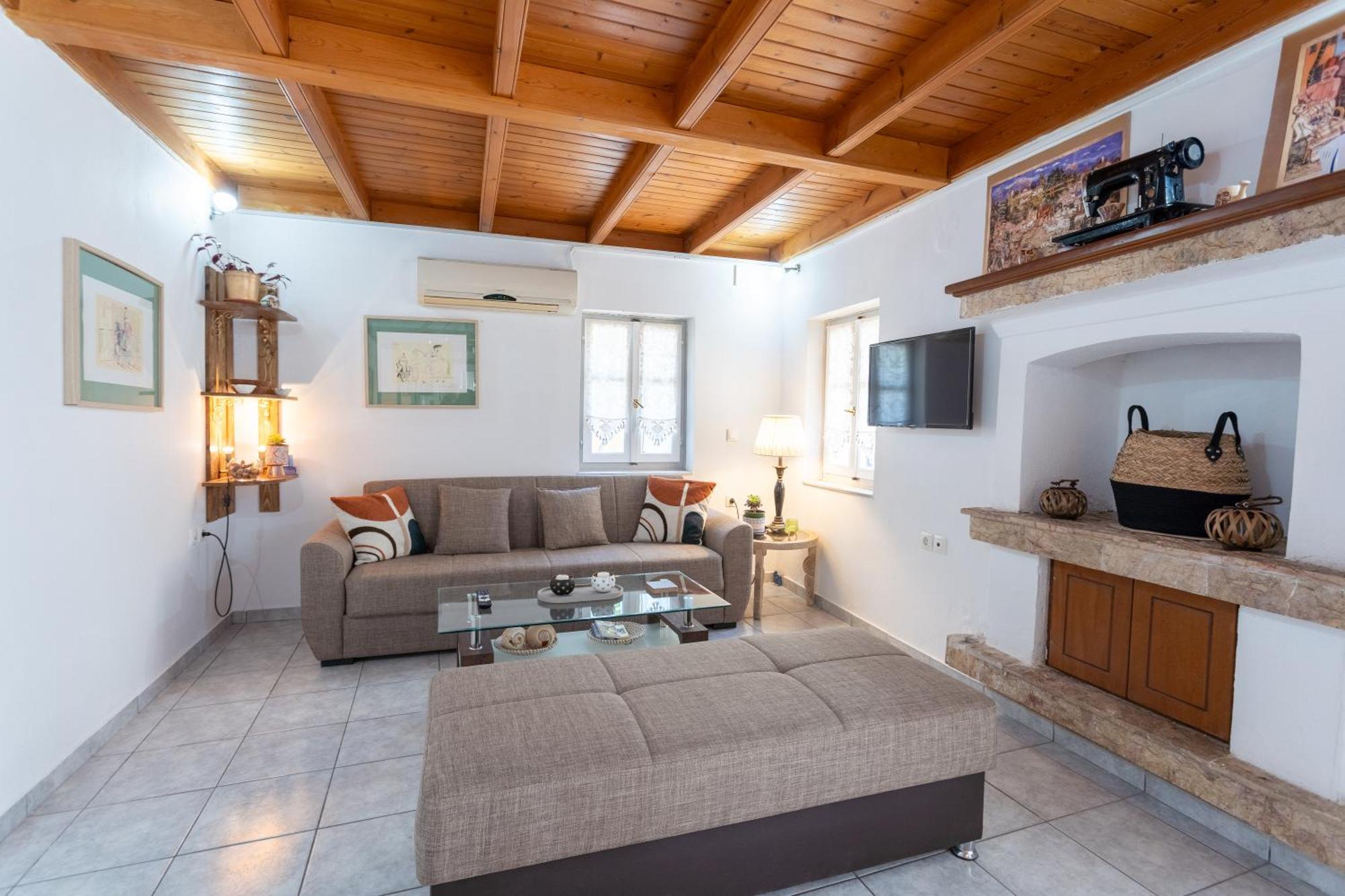 Spacious Home With Yard, Mytilene Lesvos Екстериор снимка