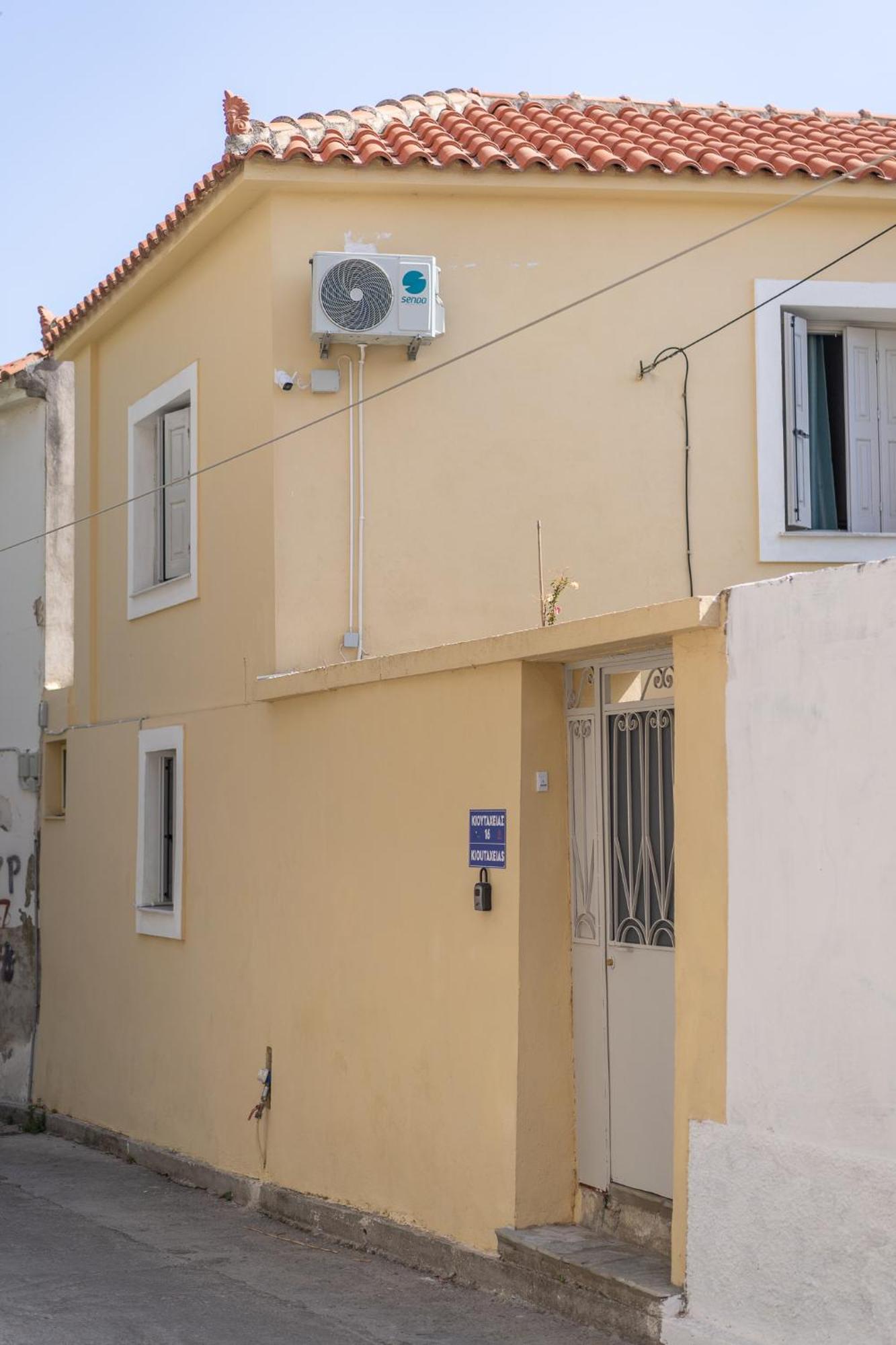 Spacious Home With Yard, Mytilene Lesvos Екстериор снимка